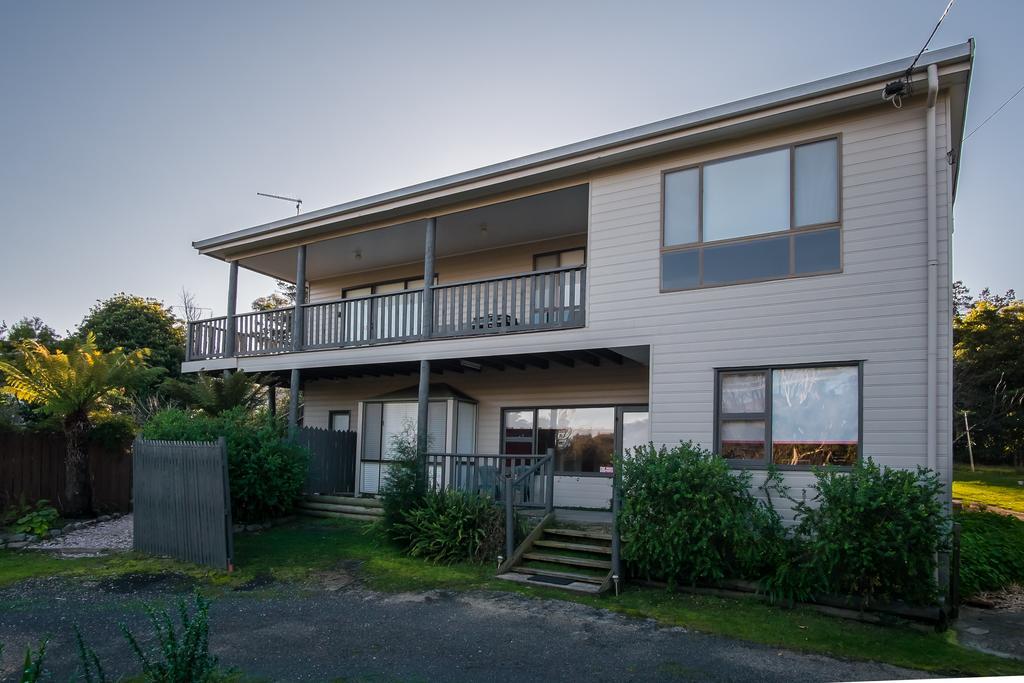 Cove Beach Apartment 2 Coles Bay Exteriör bild
