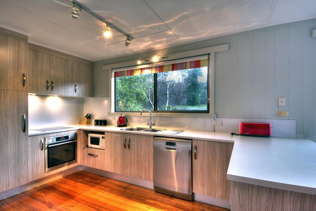 Cove Beach Apartment 2 Coles Bay Exteriör bild